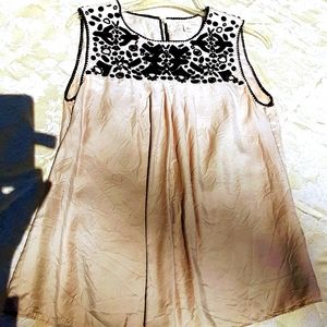 Banana Republic Silk embroidered top, EUC❣